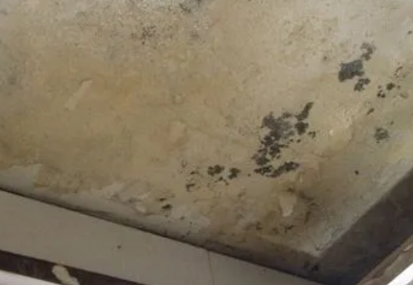 石拐阳台漏水维修公司分享下石拐卫生间渗水维修需要注意哪些问题。